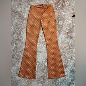 🧡 ZARA Retro Knit Flare Pants – Orange & Pink Geometric Pattern, Size Small